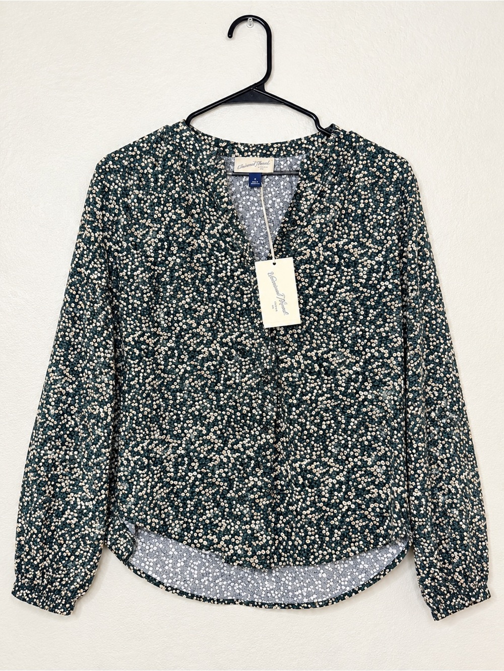 Universal Thread Dark Green Floral V-Neck Blouse